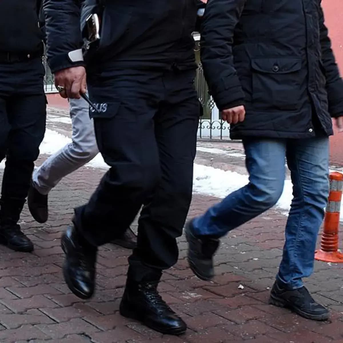 Başsavcılık 'bySerez' soruşturmasında 9 hisseyi inceledi! Eş zamanlı operasyon: 4 şüpheli gözaltında