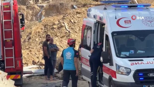 İstanbul'da çifte alarm: Başakşehir'de istinat duvarı çöktü, Tuzla'da fabrikada yangın