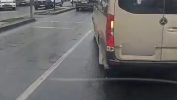 Esenyurt’ta tehlikeli inatlaşma! İETT'nin önünü kesen dolmuşçuya yolculardan tepki