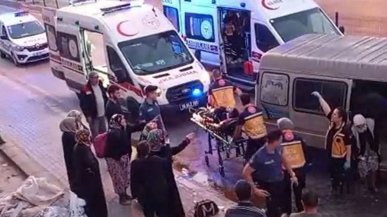 Bursa’da minibüs traktöre çarptı: 10 yaralı
