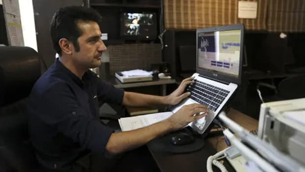İran hükümetinde internet yasağı tartışması