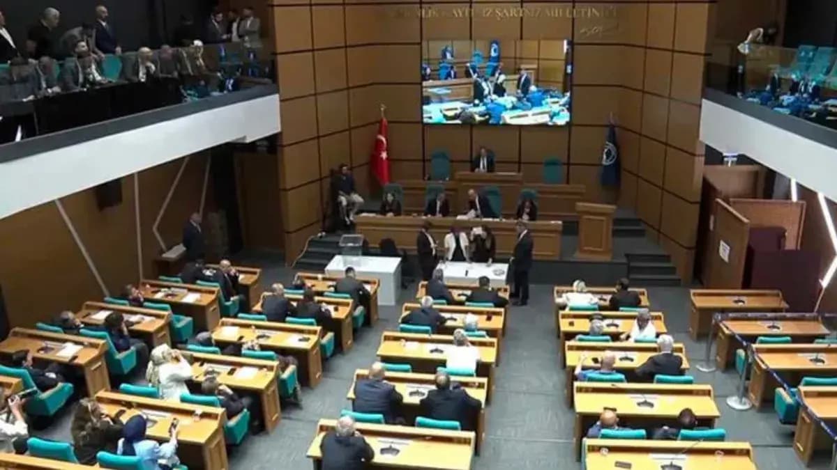 SON DAKİKA... Üsküdar Belediyesi başkanvekili seçimi 8 Eylül'e ertelendi