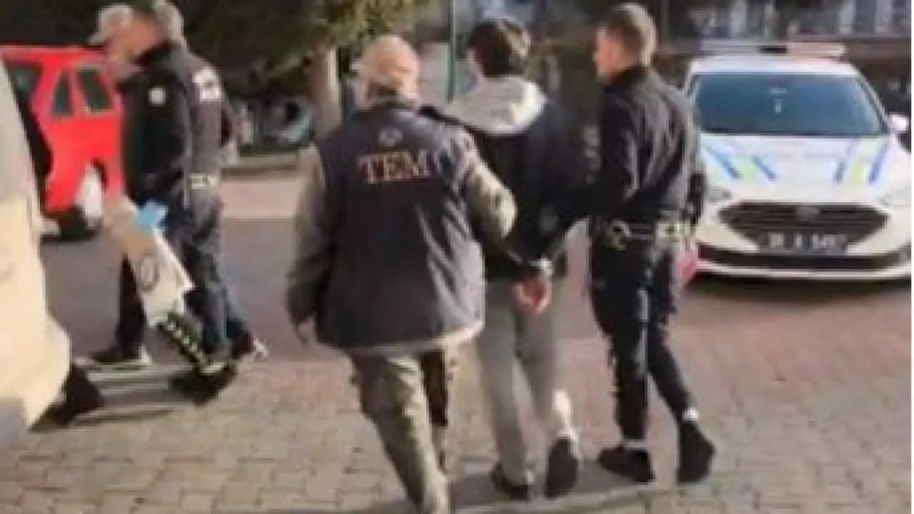 FETÖ'ye 'mahrem' operasyonu: 20 gözaltı