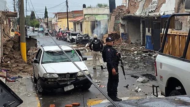 Meksika'da polis karakoluna bombalı saldırı