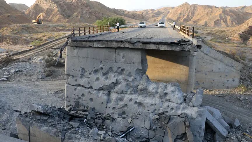 İran, Hürmüzgan eyaletinde ABD'nin hedef aldığı iki köprüden birini yarın, diğerini 10 gün sonra ulaşıma açacak