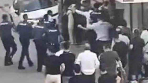 Sultangazi’de düğün öncesi gelin almada kavga: Polis biber gazıyla müdahale etti