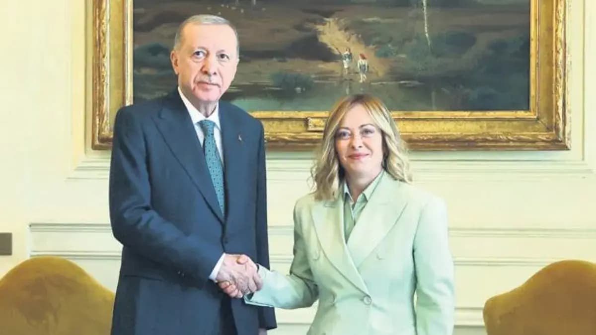İtalya Başbakanı Meloni'yi tebrik etti