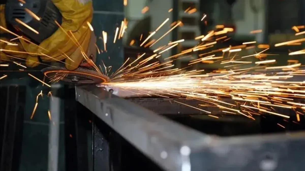 İmalat PMI endeksi 3 ay sonra en yüksek seviyede