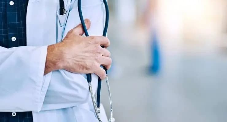 Önce doktoru bıçakladı sonra intihar etti