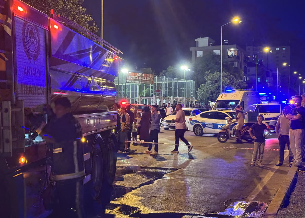Antalya'da oto galeri dükkanında başlayıp apartmana sıçradı