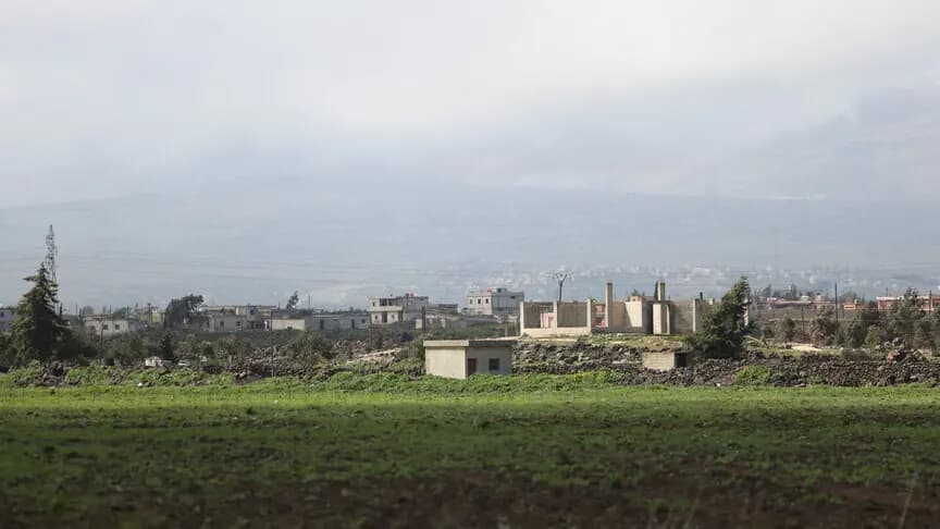 İsrail, Suriye'nin Dera ilinde sivillerin evlerine ateş açtı