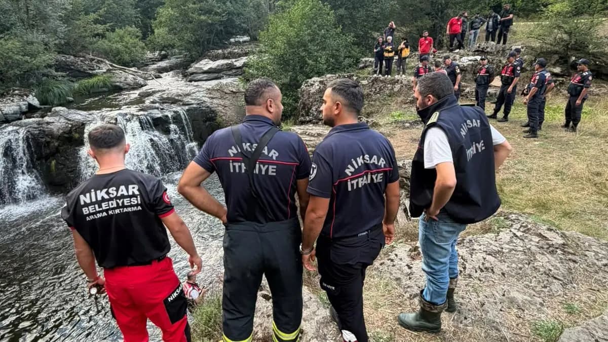 Serinlemek isteyen 2 kardeş şelalede boğuldu