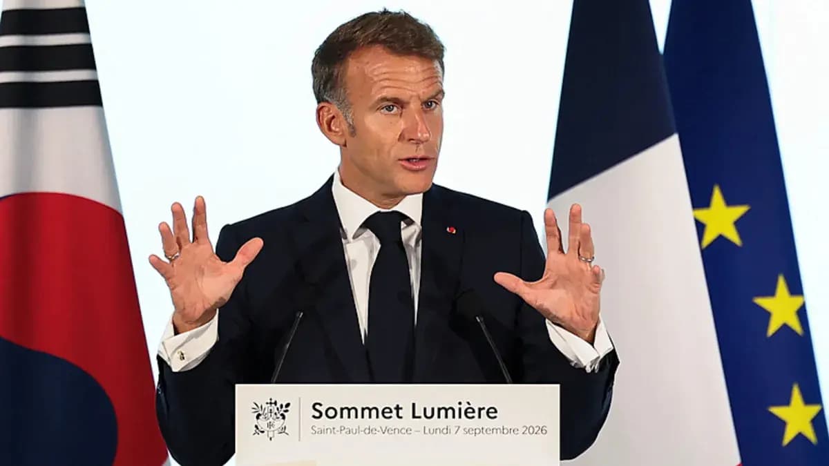 Macron’dan sosyal medyaya sert eleştiri: Her şeye bakma uğruna hiçbir şeyi görmeyebiliriz