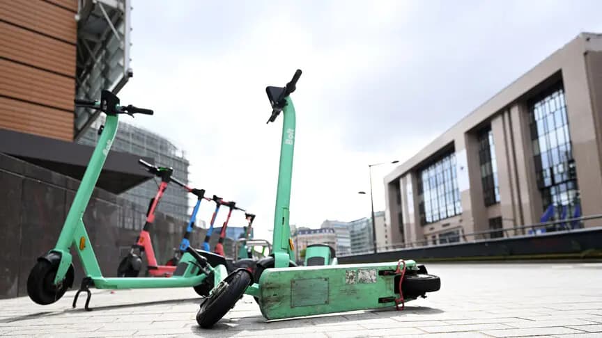 Belçika'da "hızlı skuter" kullanıcılarına kask takma zorunluluğu getirildi