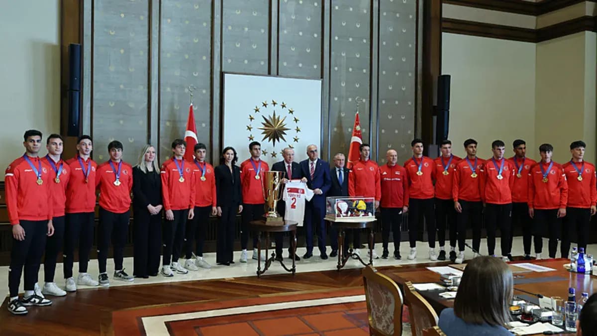 Başkan Erdoğan, A Milli Erkek Voleybol Takımı’nı kabul etti