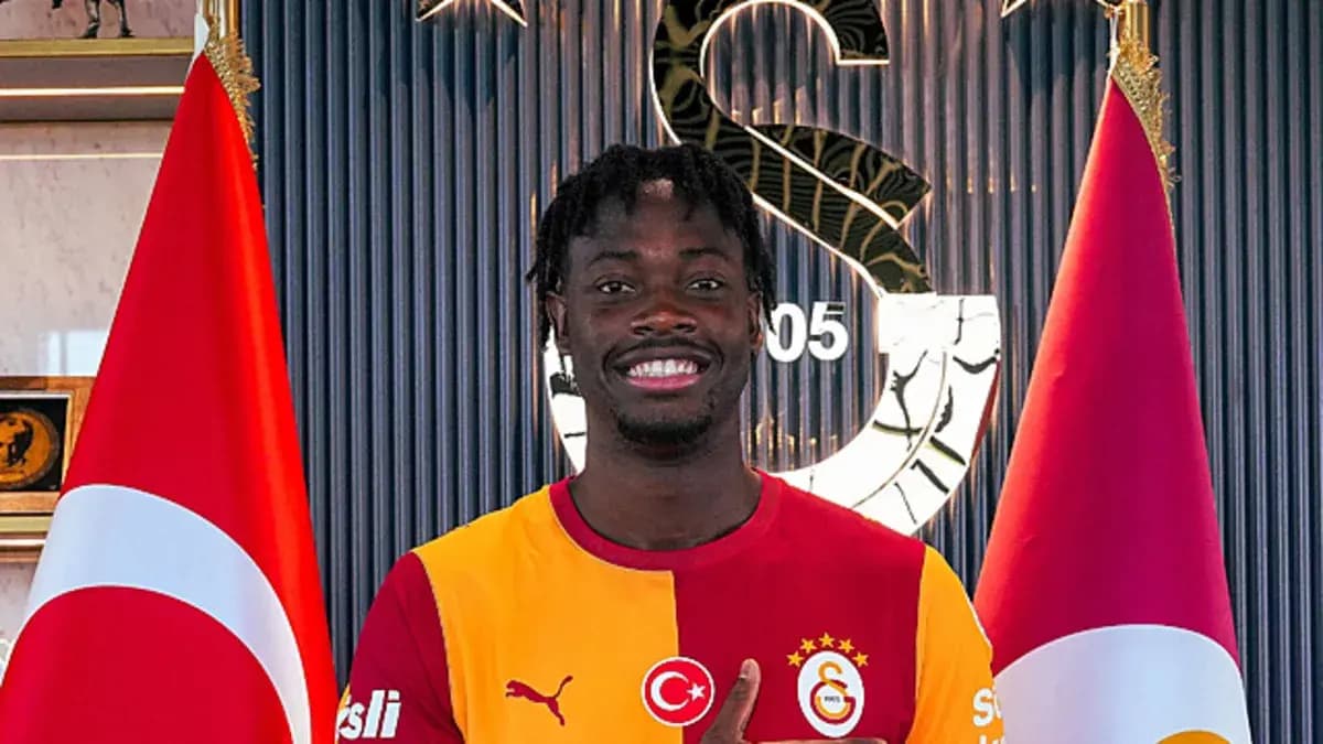 El Chadaille Bitshiabu, Galatasaray tarihindeki 12. Fransız futbolcu oldu