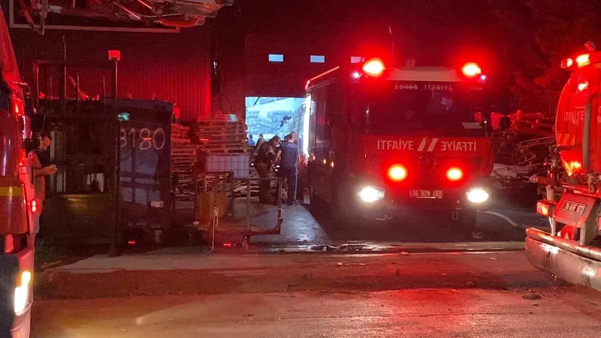Bursa’da tekstil fabrikasında gece yarısı yangın