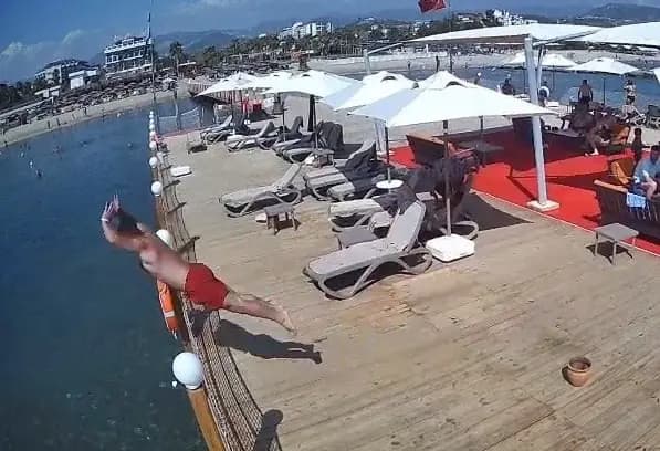 Antalya'da ölüme atlayış...