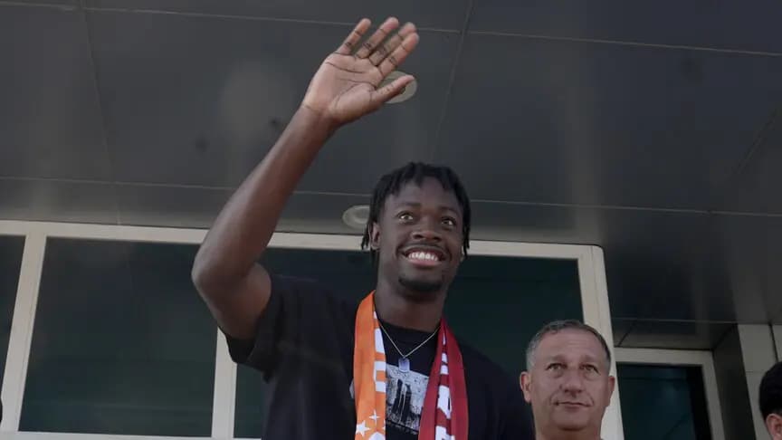 El Chadaille Bitshiabu, Galatasaray'da büyük zaferlere imza atacağına inanıyor