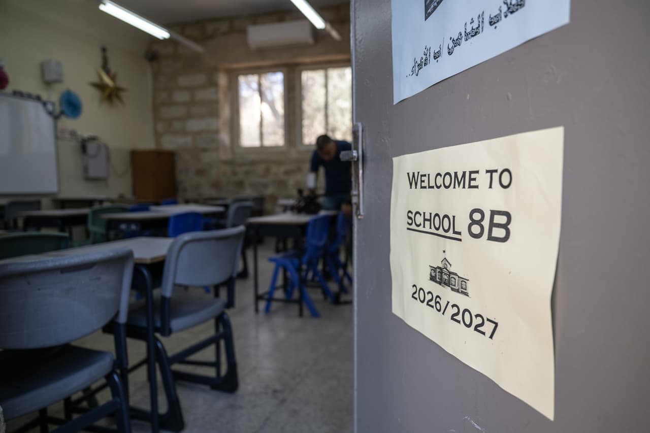 İsrail askerleri, yeni eğitim yılının ilk gününde Batı Şeria'da 2 okula baskın düzenledi