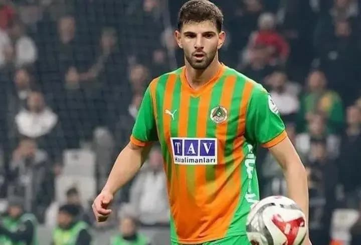 Beşiktaş'tan savunmaya sürpriz takviye! Ümit Akdağ ile 4 yıllık sözleşme imzalandı