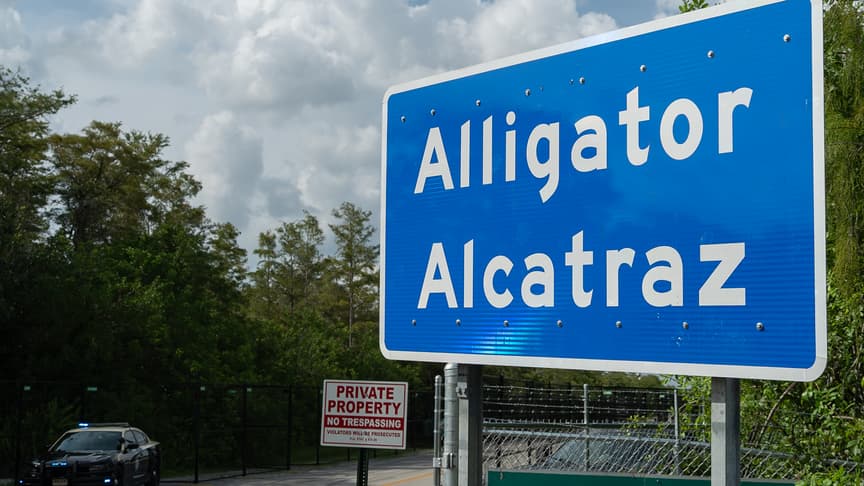 ABD'deki gözaltı merkezi Timsah Alcatraz'da küçük metal kafesler kullanıldığı belirtildi