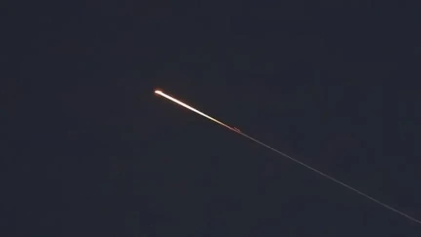 Yemen ordusuna ait savaş uçakları temmuzdan bu yana ilk kez Husilerin mevzilerini bombaladı