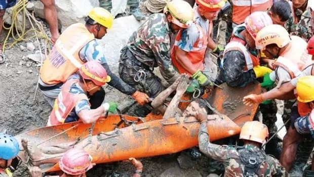 İki işçi tünelden çıkarıldı… 9 gün sonra mucize kurtuluş