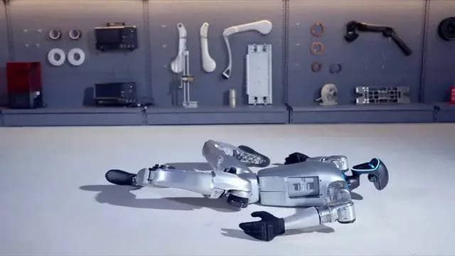 Rusya'da Bir İnsansı Robot, Kendisini İten Müşteriye Saldırdı! [Video]