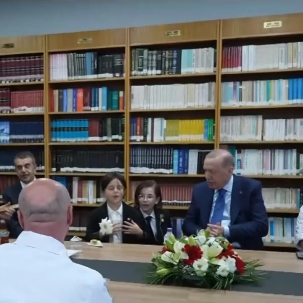 Başkan Erdoğan öğretmen ve öğrencilerle buluştu! Eğitim yılına türkülü başlangıç