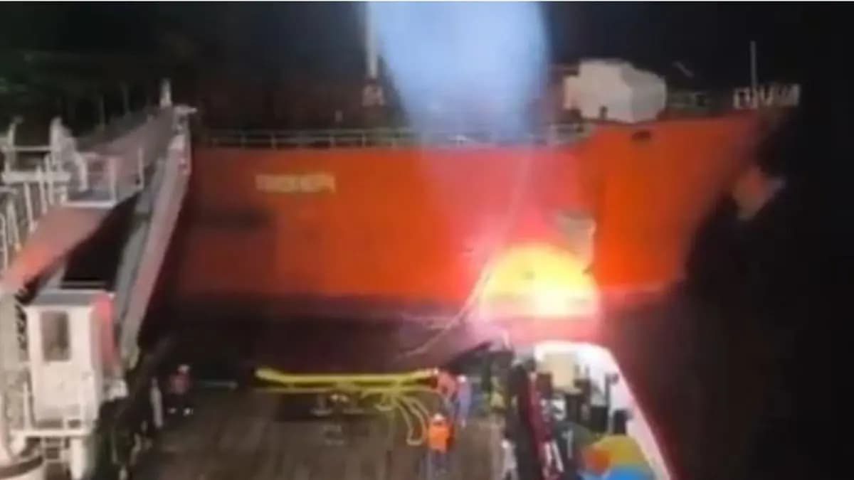 Marmara'da 96 bin tonluk petrol tankeri arıza nedeniyle sürüklendi