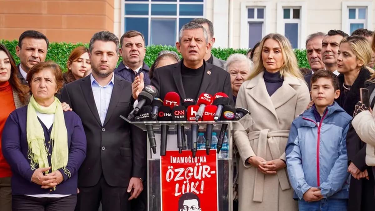 Özgür Özel’den Aile Dayanışma Ağı’nın yeni hesabına destek çağrısı