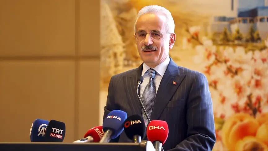 Bakan Uraloğlu: 5G, sağlıkta uzaktan teşhis, görüntü aktarımı, konsültasyon ve cerrahi uygulamaların önünü açtı