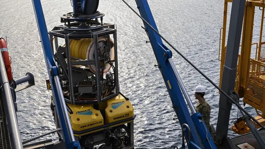 AA, Girne açıklarında batan gemiye ilişkin arama kurtarma çalışmalarını TCG Alemdar'da görüntüledi