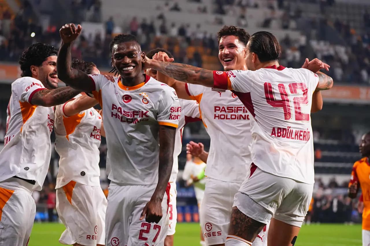 Galatasaray kadrosunu yıldızlarla süsledi