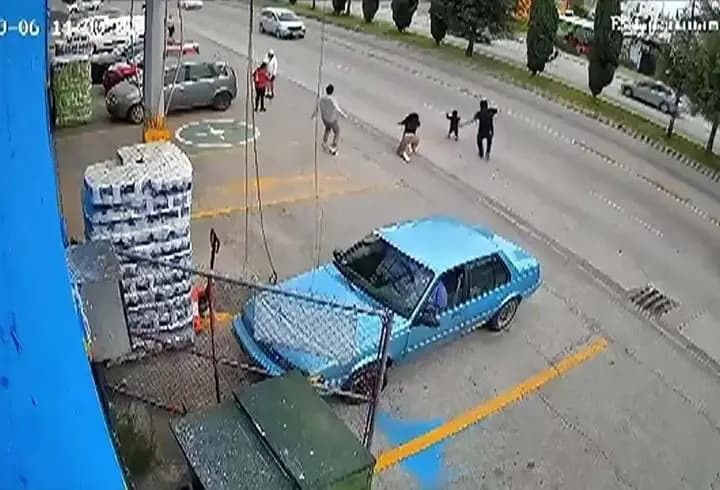 Market çalışanı kahramana dönüştü! Küçük kızı son anda kurtardı