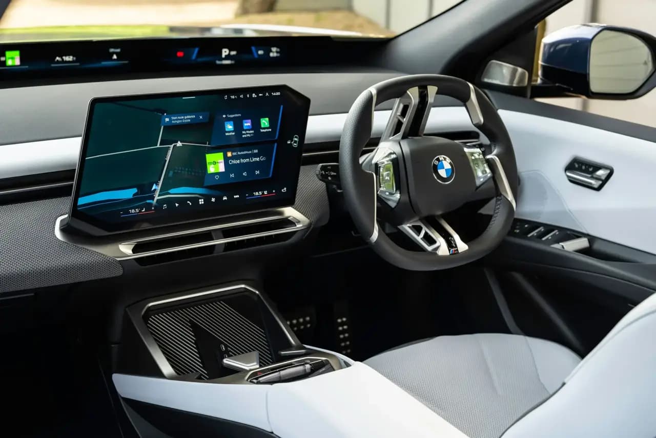 BMW Fiziksel Düğmeleri Neden Kaldırıyor?