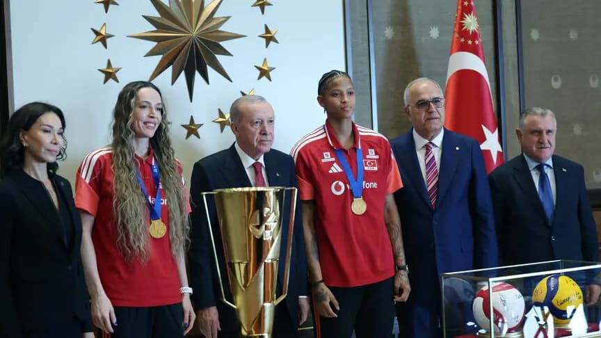 Cumhurbaşkanı Erdoğan, şampiyon milli voleybolcuları kabul etti