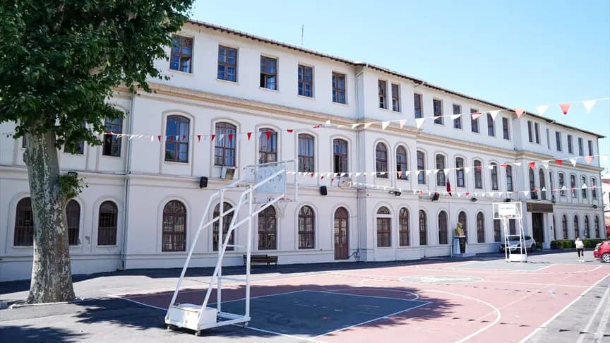 Cağaloğlu Anadolu Lisesi Osmanlı'dan günümüze 176 yıllık eğitim mirasını taşıyor