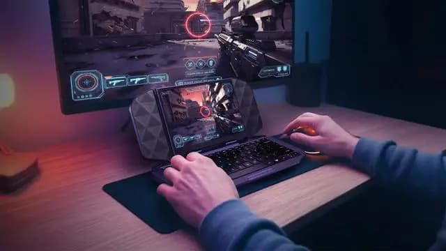 İçinde Gizli Mini Laptop Bulunan El Konsolu: Acer DualPlay Mini