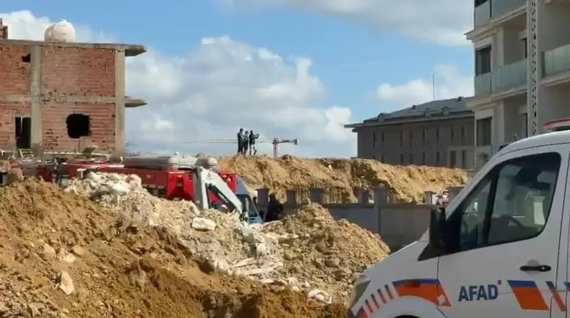Başakşehir'de inşaat alanında toprak kayması: Göçük altında kalan işçi hayatını kaybetti