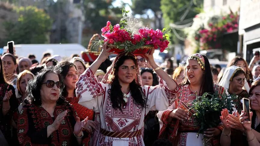İşgal altındaki Batı Şeria'da düzenlenen geleneksel Filistin düğünü kültürel mirasın güzelliğini ortaya çıkardı