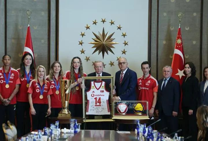 Cumhurbaşkanı Erdoğan, A Milli Kadın Voleybol Takımı'nı kabul etti