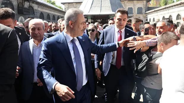 Dışişleri Bakanı Hakan Fidan'dan Diyarbakır'da esnaf ziyareti