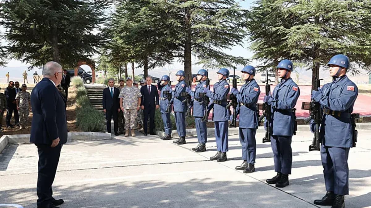 Milli Savunma Bakanı Yaşar Güler, Afyonkarahisar'da birlikleri denetledi