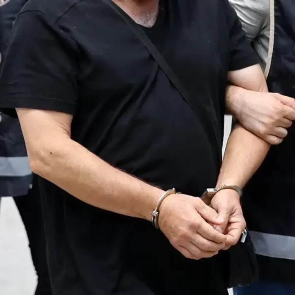 Fatih operasyonunda kırmızı bültenle aranan uyuşturucu hükümlüsü M.D. yakalandı! Cezayir'de 20 yıl hapis kaydı var
