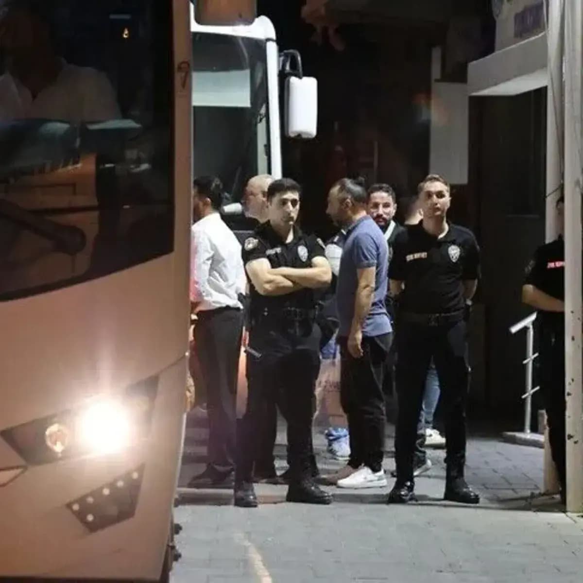Seferihisar Belediyesi'ne rüşvet operasyonu: 48 şüphelinin listesi ahaber.com.tr'de! Müteahhide “şikayetinden vazgeç” baskısı