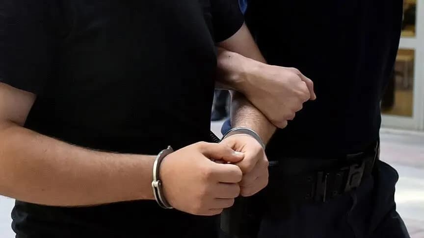 İzmir'de Seferihisar Belediyesine yönelik rüşvet operasyonunda 43 şüpheli yakalandı