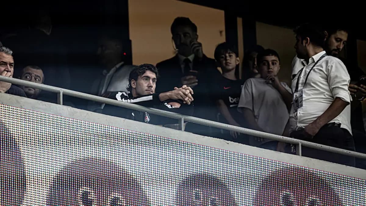 Dusan Vlahovic maçı tribünden takip etti