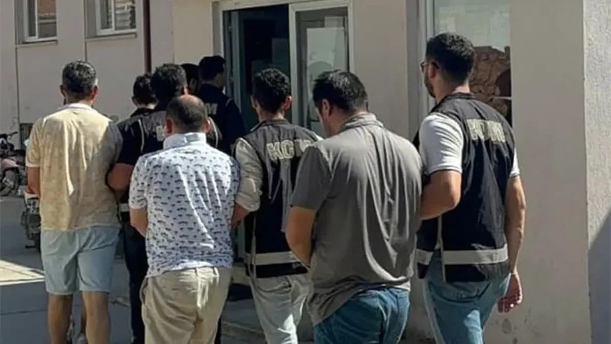 Yurt dışına kaçarken yakalandılar